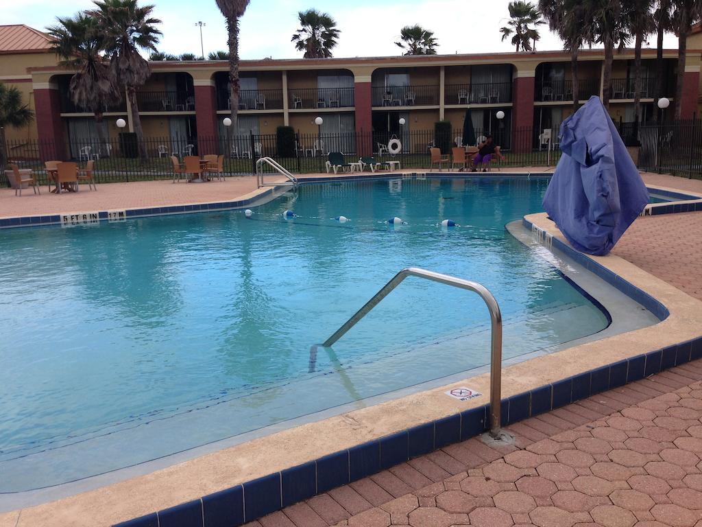 Ramada By Wyndham Davenport Orlando South Hotel Eksteriør billede