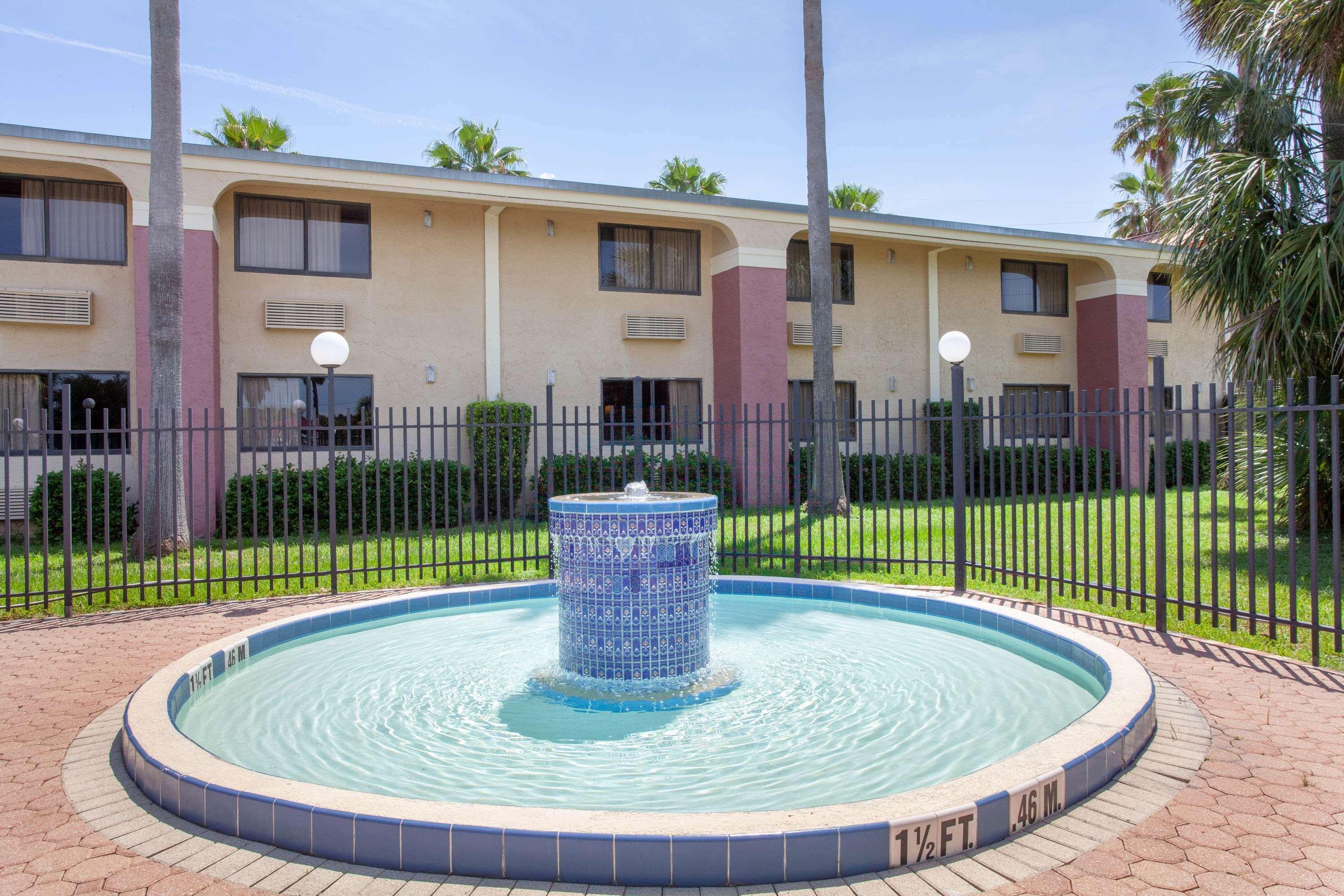 Ramada By Wyndham Davenport Orlando South Hotel Eksteriør billede